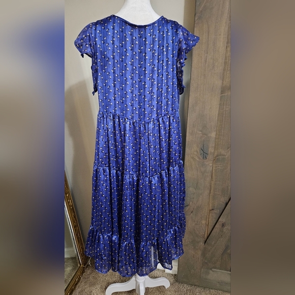 CES FEMME Satin flowy ruffle layered ditsy flower print dress in Blue. Size 4 - Picture 10 of 11